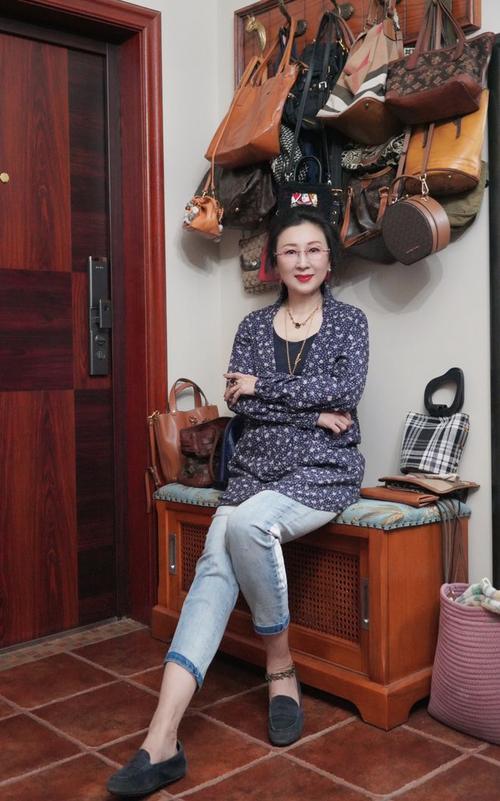 基于“亚洲熟女二区”这一关键词,为您生成一个符合SEO规范、包含3个长尾关键词的标题:
**亚洲熟女二区魅力鉴赏:熟龄风韵与成熟气质的高清影像合集**
**包含的3个长尾关键词:**
1. 熟龄风韵
2. 成熟气质
3. 高清影像合集
