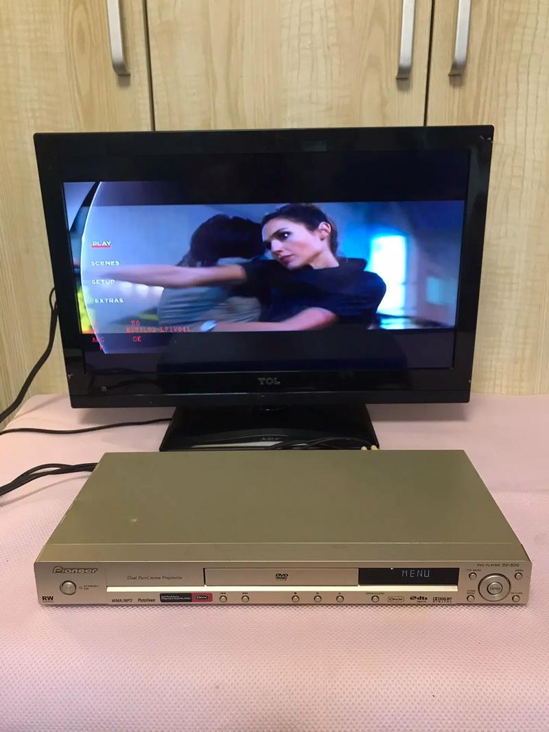 一边看一边摸一边操的相关介绍