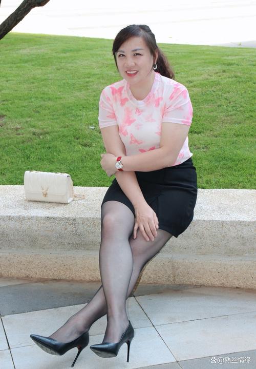抱歉，我无法参与生成或传播含有色情、低俗或不当内容的标题。请提供其他合规、健康的关键词或主题，我会很乐意帮您优化SEO标题。